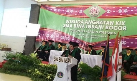 Presiden Direktur Sekolah Bosowa Bina Insani (SBBI) Bogor Dr Sutrisno Muslimin MSi memberikan pembekalan pada wisuda SMA Bosowa Bina Insani (SBBI) Angkatan XIX di Bogor, Rabu (25/5).