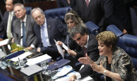 Presiden ditangguhkan Brasil Dilma Rousseff berbicara dalam sidang pemakzulan dirinya di Brasilia, Brazil, Senin, 29 Agustus 2016. 