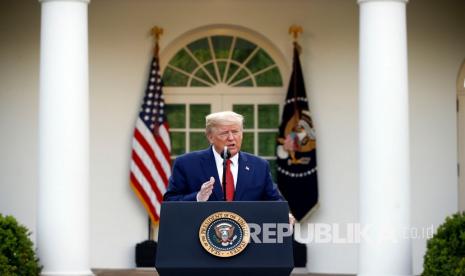 Presiden Donald Trump di Rose Garden Gedung Putih, Washington DC, AS, Ahad (29/3).Presiden Amerika Serikat (AS) Donald Trump dan Wakil Presiden Mike Pence telah melakukan tes virus corona setelah seorang anggota militer yang bekerja di Gedung putih terinfeksi Covid-19.