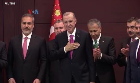 Presiden Erdogan bersama jajaran pemerintahan barunya.