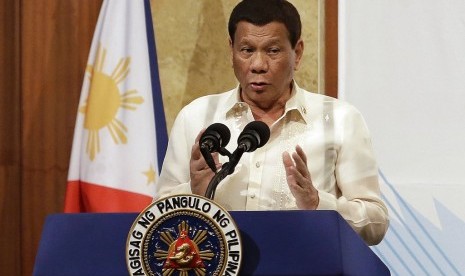 Presiden Filipina Rodrigo Duterte berbicara dalam forum bisnis Korea Selatan (Korsel)-Filipina di Seoul, Korsel, Selasa (5/6).