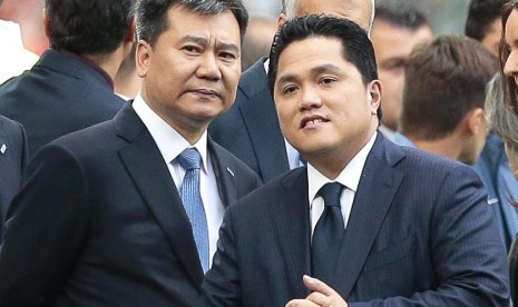 Presiden Inter Milan Erick Thohir (kanan) bersama chairman Suning Zhang Jindong.