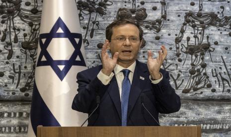 Jelang Kunjungan Presiden, Israel Perketat Pasukan di Masjid. Presiden Israel Isaac Herzog berbicara di kediaman presiden di Yerusalem, Rabu, 7 Juli 2021.