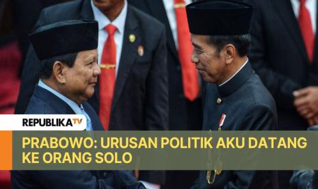 Presiden Joko Widodo berbincang Menteri Pertahanan Prabowo Subianto.