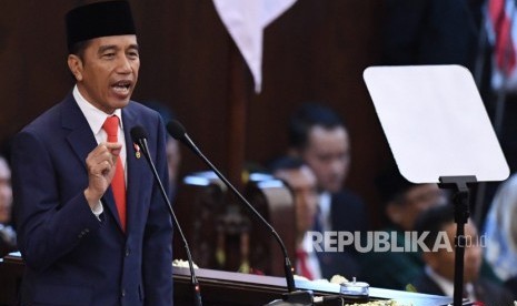 Presiden Joko Widodo berpidato usai dilantik menjadi presiden periode 2019-2024 di Gedung Nusantara, kompleks Parlemen, Senayan, Jakarta, Ahad (20/10/2019). 