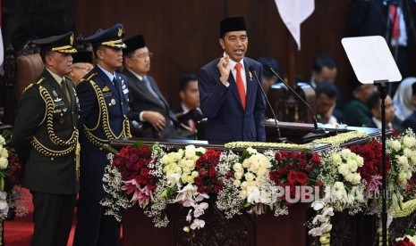 Presiden Joko Widodo berpidato usai dilantik menjadi presiden periode 2019-2024 di Gedung Nusantara, kompleks Parlemen, Senayan, Jakarta, Ahad (20/10/2019). 