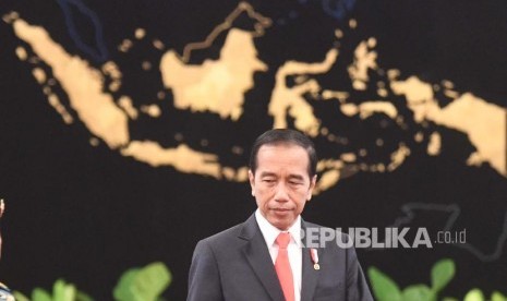 Presiden Joko Widodo bersiap memberikan keterangan pers terkait rencana pemindahan Ibu Kota Negara di Istana Negara, Jakarta, Senin (26/8/2019). 