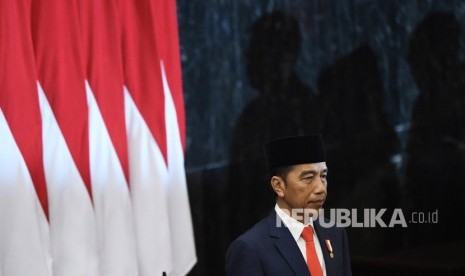 Presiden Joko Widodo bersiap mengikuti upacara pelantikan presiden dan Wakil Presiden di Gedung Nusantara, kompleks Parlemen, Senayan, Jakarta, Ahad (20/10/2019). 