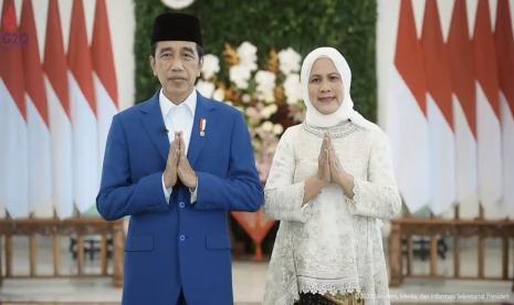 Presiden Joko Widodo dan Ibu Iriana Joko Widodo menyampaikan ucapan Selamat Idul Fitri 1443 Hijriah.