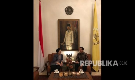 Presiden Joko Widodo dan Ketua Umum PDIP Megawati Soekarnoputri menggelar pertemuan di Istana Batu Tulis, Kota Bogor, Ahad (8/7). 