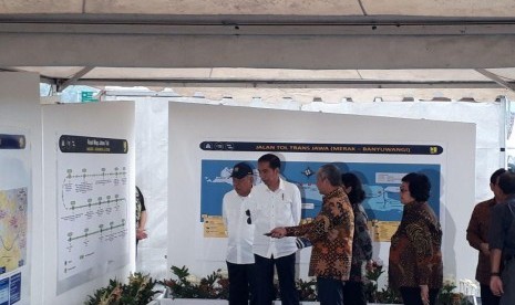 President Joko Widodo and Minister of Public Works and People's Housing Basuki Hadimuljono inaugurated the Bawen-Salatiga toll road on Monday (September 25).