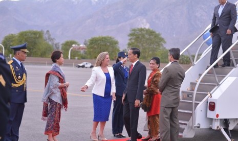 Presiden Joko Widodo dan rombongan tiba di Bandar Udara Internasional Palm Springs, Kalifornia, Amerika Serikat, Ahad (14/2).