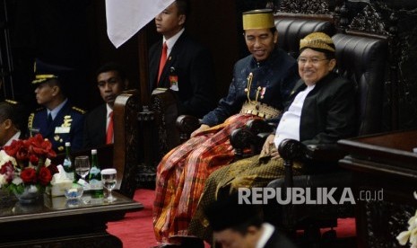 Presiden Joko Widodo dan Wakil Presiden Jusuf Kalla saat Sidang Tahunan MPR Tahun 2017 di Kompleks Parlemen, Senayan, Jakarta, Rabu (16/8). 