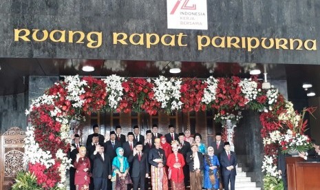 Presiden Joko Widodo dan Wapres Jusuf Kalla berfoto sebelum sidang tahunan di gedung DPR/MPR, Rabu (16/8)