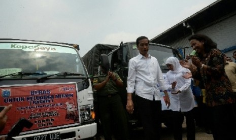 Presiden Joko Widodo di gudang beras Bulog Kelapa Gading, Jakarta, Rabu (25/2). 