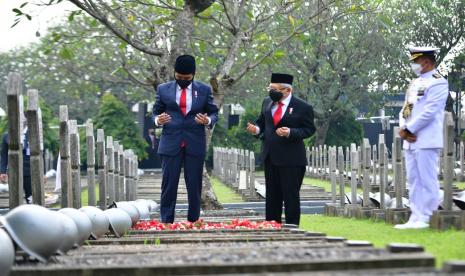 Presiden Joko Widodo didampingi Wakil Presiden Ma