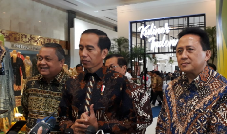 Presiden Joko Widodo hadir dalam Karya Kreatif Indonesia (KKI) yang diselenggarakan oleh Bank Indonesia di Exhibition Hall Jakarta Convention Center, Jumat (12/7). 