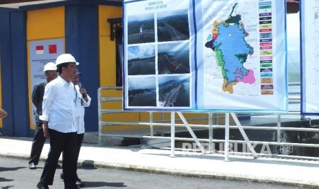 Presiden Joko Widodo (Jokowi) melakukan kunjungan lapangan ke Bendungan Jatigede, Kabupaten Sumedang (17/3).