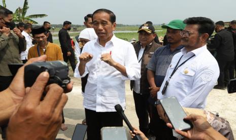 Presiden Joko Widodo (Jokowi) mendorong percepatan tanam kembali setelah panen sehingga ketersediaan beras nasional semakin tangguh.