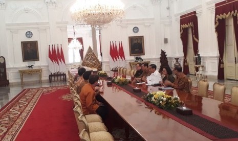 Presiden Joko Widodo (Jokowi) menerima Direktur Manajer Internasional Monetery Fund (IMF) Christine Lagarde di Istana Negara, Senin (26/2). 