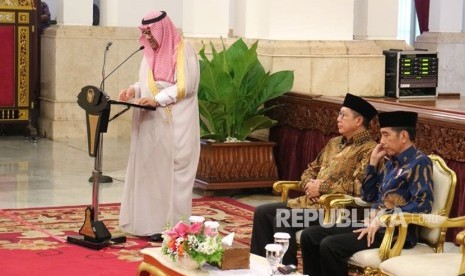 Presiden Joko Widodo (Jokowi) menerima para qori, qoriah dan hafiz Al-Quran di Istana Negara yang ikut serta dalam Musabaqah Hafalan Al-Quran dan Hadist Pangeran Sultan bin Abdul Aziz Alu Su'ud Tingkat Asean Pasifik ke-10, Kamis (22/3).