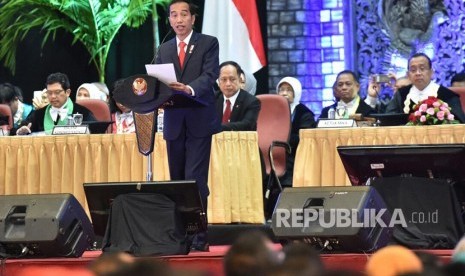 Presiden Joko Widodo (Jokowi) menghadiri Dies Natalis UGM, Selasa (19/12). 