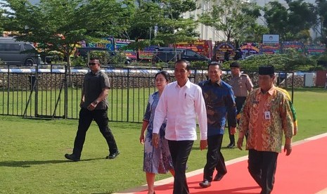 Presiden Joko Widodo (Jokowi) menghadiri peringatan Hari Pers Nasional (HPN) 2020 di kompleks kantor pemerintah Provinsi Kalimantan Selatan, Sabtu (8/2).