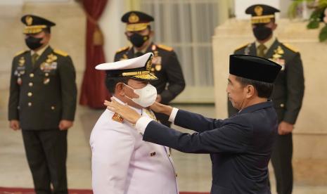 Presiden Joko Widodo (Jokowi) resmi melantik Laksamana Yudo Margono sebagai Panglima TNI.