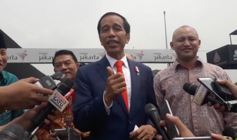 Presiden Joko Widodo (Jokowi) saat mengunjungi Sirkuit Sentul, Bogor, Jawa Barat