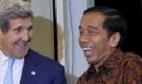 Presiden Joko Widodo (kanan)