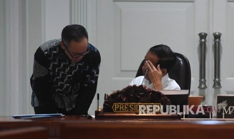 Indonesia mendorong perusahaan Jepang untuk berinvestasi di Indonesia. Wakil Menteri Luar Negeri Republik Indonesia (RI) Mahendra Siregar menuturkan, di saat sejumlah negara memutuskan memindahkan usahanya ke Indonesia, hanya sedikit yang berbendera Jepang. 