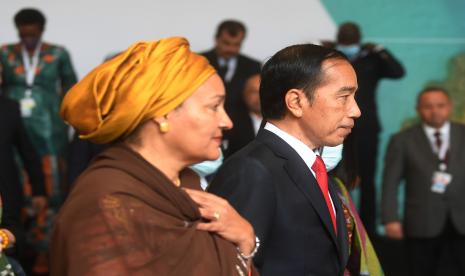 Presiden Joko Widodo (kanan) berjalan dengan UN Deputy Secretary-General Amina Mohammed (kiri) sebelum upacara pembukaan Global Platform for Disaster Risk Reduction (GPDRR) 2022 di Nusa Dua, Bali, Rabu (25/5/2022). GPDRR 2022 berlangsung pada 23-28 Mei 2022 di Bali dengan tema From Risk to Resilience: Towards Sustainable Development for All in a COVID-19 Transformed World.