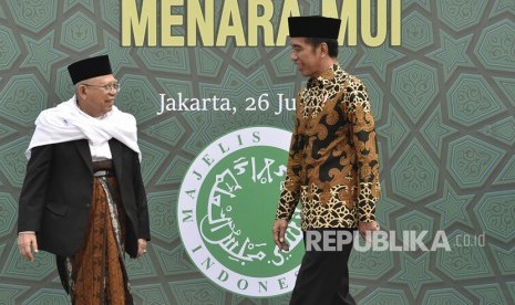 Incumbent President Joko Widodo (right) and Chariman-inactive of Indonesian Ulema Council (MUI) KH Ma'ruf Amin who is also his running mate in presidential election 2019. 