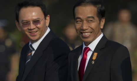 Presiden Joko Widodo (kanan) dan Gubernur DKI Jakarta Basuki Tjahaja Purnama (kiri)