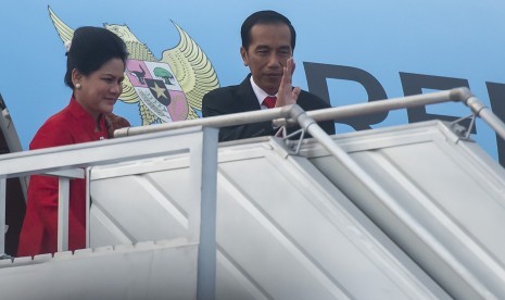 Presiden Joko Widodo (kanan) dan Ibu Negara Iriana Joko Widodo (kiri). 