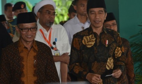 Presiden Joko Widodo (kanan) didampingi Ketua Umum PP Muhammadiyah Haedar Nasir menghadiri penutupan Pengkajian Ramadan 1439 H yang diselenggarakan oleh PP Muhammadiyah di Kampus Universitas Muhammadiyah Prof Dr Hamka, Ciracas, Jakarta, Selasa (29/5). 