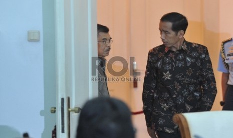 Presiden Joko Widodo (kanan) 