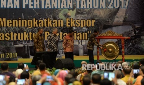 President Joko Widodo (Jokowi) inaugurated the 2017 National Working Meeting on agricultural development in Jakarta, on Thursday.