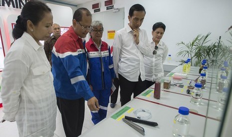 Dirut Pertamina Dwi Soetjipto (tengah)