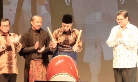 Presiden Joko Widodo (ketiga kiri) saat membuka pagelaran Muslim Fashion Festival (Mufest) Indonesia Tahun 2018.