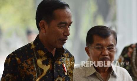 President Joko Widodo (left) visits Vice President Jusuf Kalla (right) at Vice Presidential office, Jakarta, on Thursday (Aug 9).