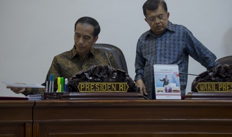 Presiden Joko Widodo (kiri) dan Wapres Jusuf Kalla (kanan) 