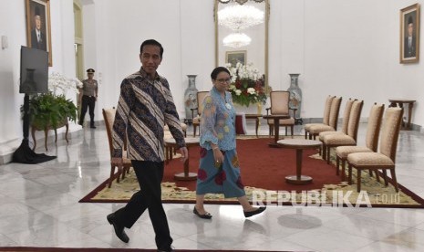 President Joko Widodo (left) and MInister of Foreign Affairs Retno Marsudi