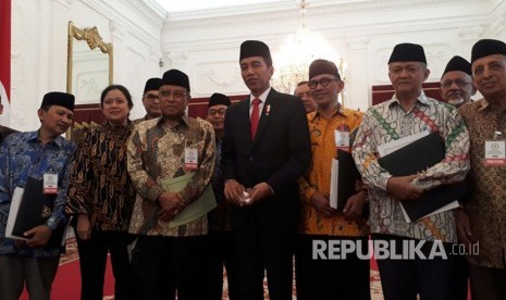 Presiden Joko Widodo melakukan konferensi pers terkait Perpres Penguatan Pendidikan Karakter di Istana Negara, Rabu (6/9). 