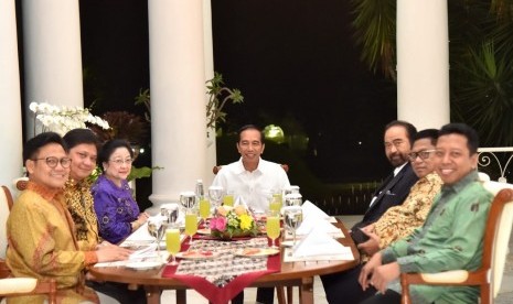 President Joko Widodo holds a meeting with leaders of supporting parties at Bogor Palace, West Java, on Monday (July 23) night.