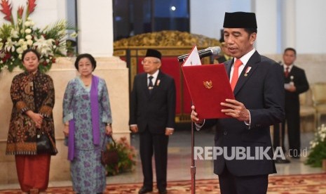 Presiden Joko Widodo melantik wakil-wakil menteri Kabinet Indonesia Maju di Istana Negara, Jakarta, Jumat (25/10/2019). 