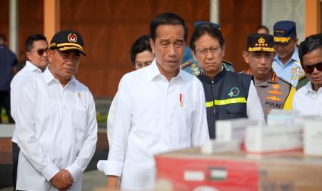 Presiden Joko Widodo melepas bantuan kemanusiaan tahap kedua ke Gaza.