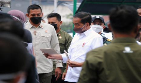 Tingkat Kepuasan Publik Terhadap Jokowi Turun, PDIP Singgung Krisis Minyak Goreng 