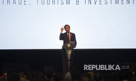 Presiden Joko Widodo memberi sambutan dalam pembukaan Rakernas X APKASI DAN APKASI Otonomi Expo 2017 di Jakarta Convention Center, Jakarta, Rabu (19/7). 