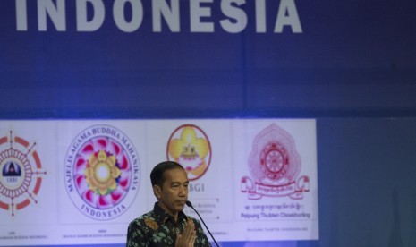 Presiden Joko Widodo memberi sambutan dalam rapat kerja Nasional (Rakernas) Perwakilan Umat Budha Indonesia (Walubi) di JIExpo Kemayoran, Jakarta, Kamis (26/10). 